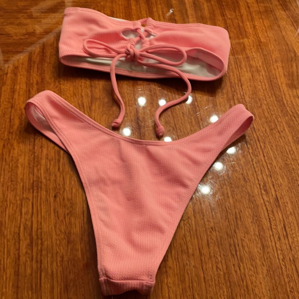 Pink bikini - Picture 2 of 5